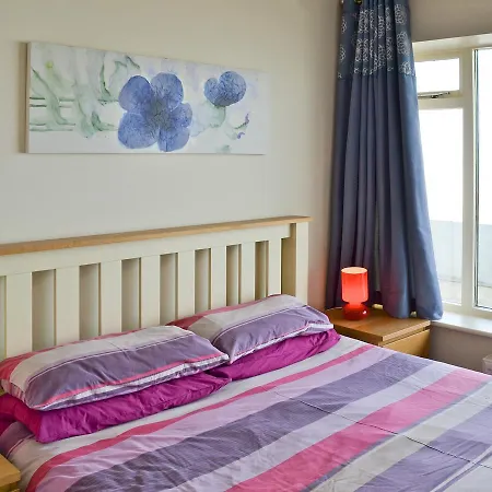 White House 2 * Filey